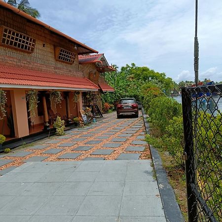 Canalview Private Cottage Azhikkal Ayiram Thengu Panmana Exterior photo