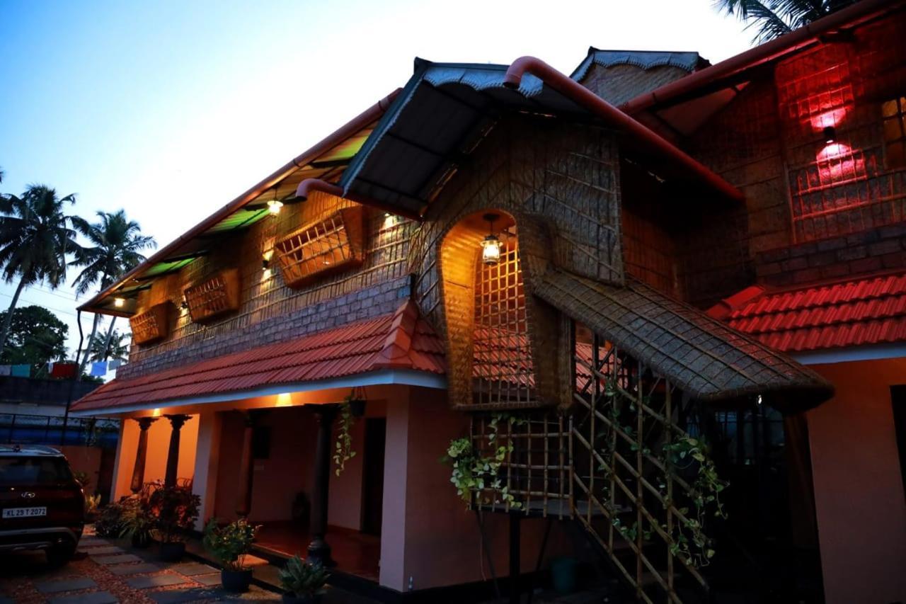 Canalview Private Cottage Azhikkal Ayiram Thengu Panmana Exterior photo